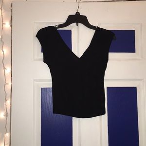 Black v neck crop top